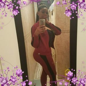 Meet your Posher, Mona